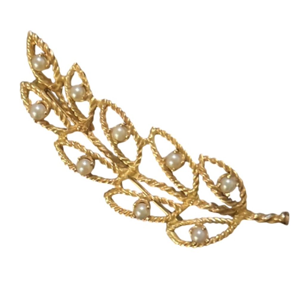Vintage Elegant Art Deco 14K Yellow Gold Leaf Brooch with White Pearls
